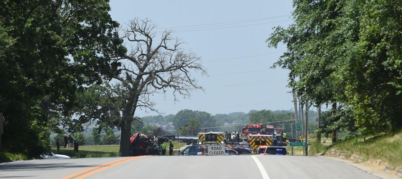 Vehicles react to the accident